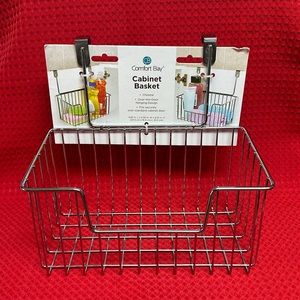 Comfort Bay Chrome over Cabinet door Basket. Fits securely over standard door